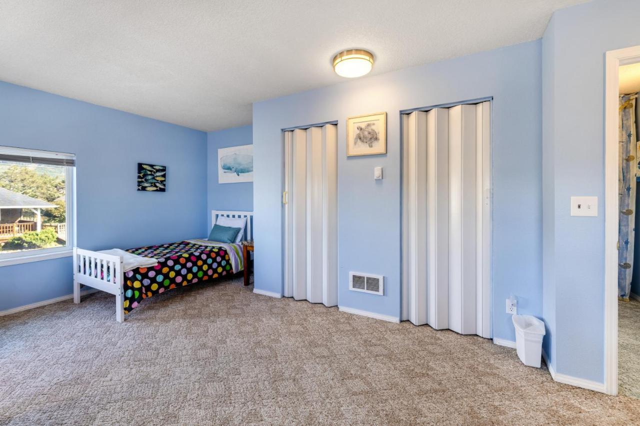 Ace'S Beach House Rockaway Beach Exterior photo