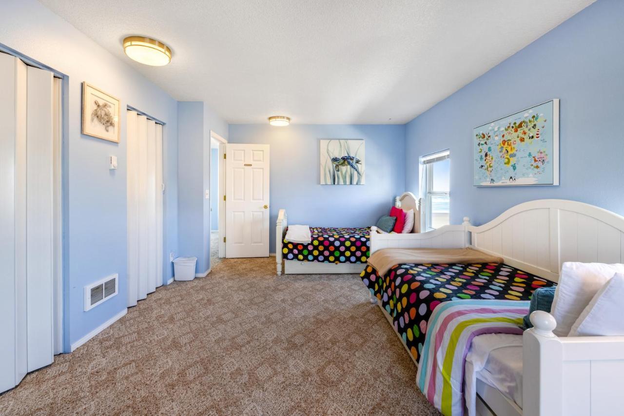 Ace'S Beach House Rockaway Beach Exterior photo